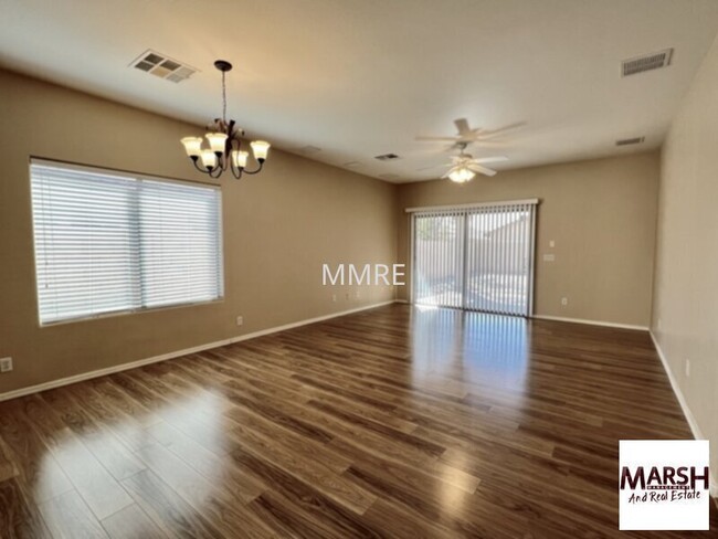 Foto del edificio - BEAUTIFUL 3 BEDROOM HOME IN CASA GRANDE!