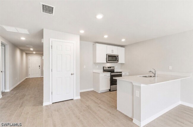 Foto del edificio - 8030 Olive Cir