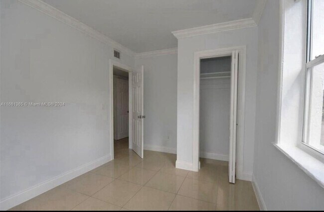 Foto del edificio - 5291 NE 17th Ave