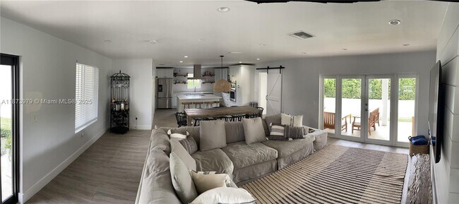 Foto del edificio - 8921 SW 48th St