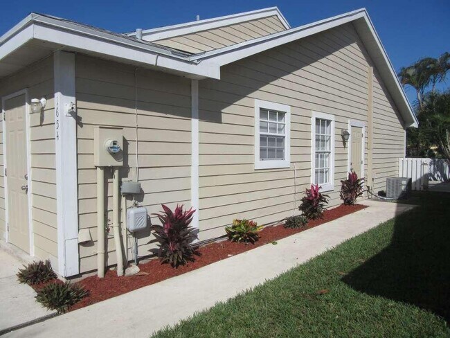 Foto del edificio - 1654 Royal Forest Ct