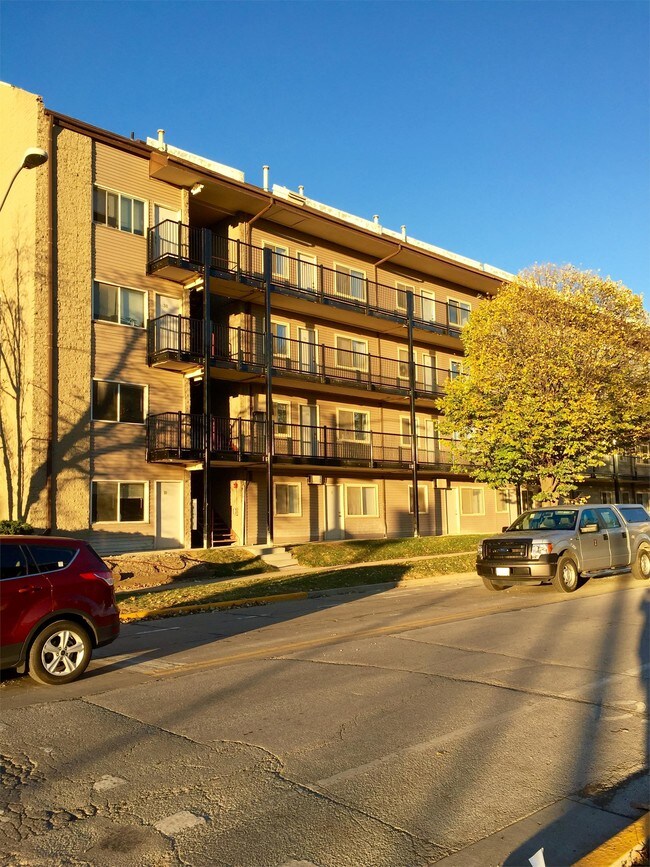 102 E Gregory Dr, Champaign, IL 61820 Apartment for Rent in Champaign