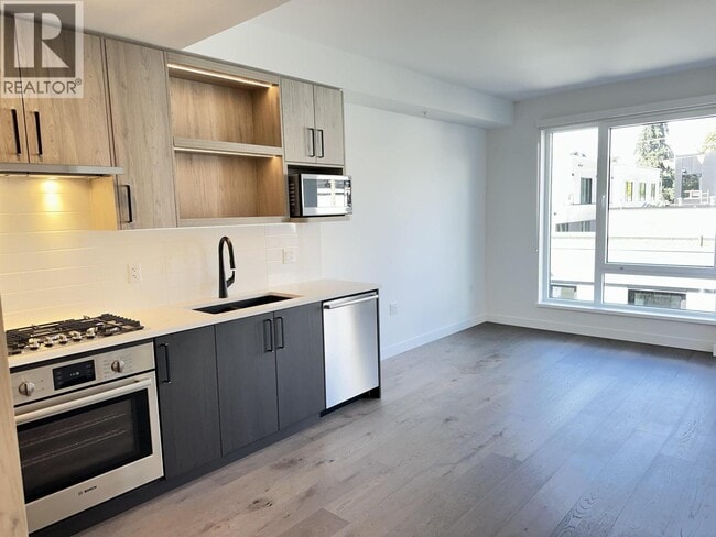 Building Photo - 6859-6859 Cambie St.