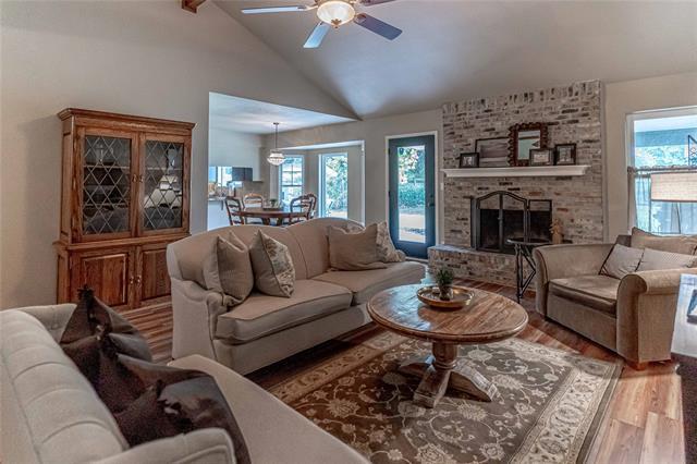 Foto del edificio - 911 Meadowlark Ln