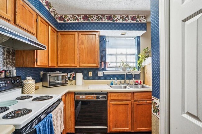 Building Photo - 111 Omega St