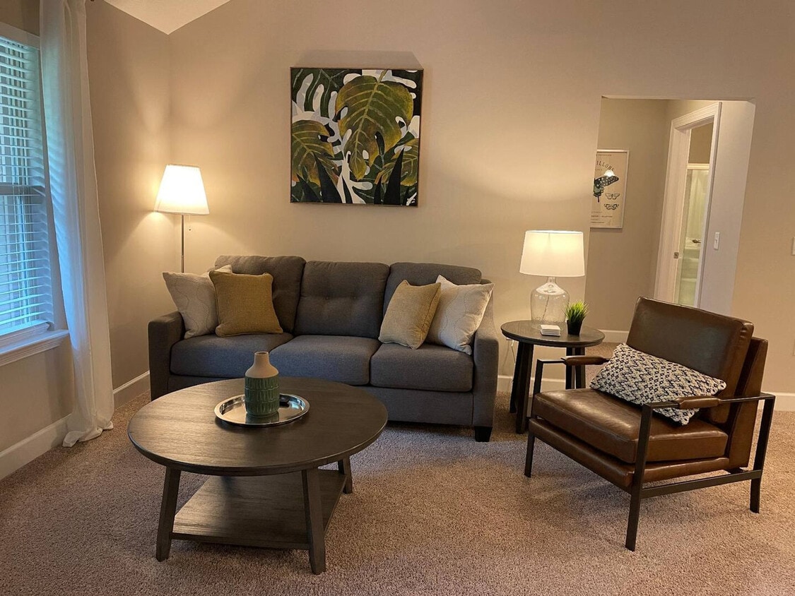 Foto principal - 740 Zumstein Ln