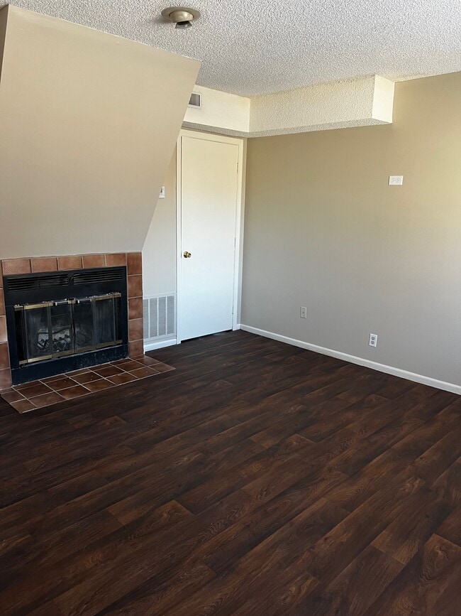 Building Photo - Riverview Condominiums