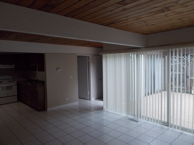 Living room - 920 E Shady Way