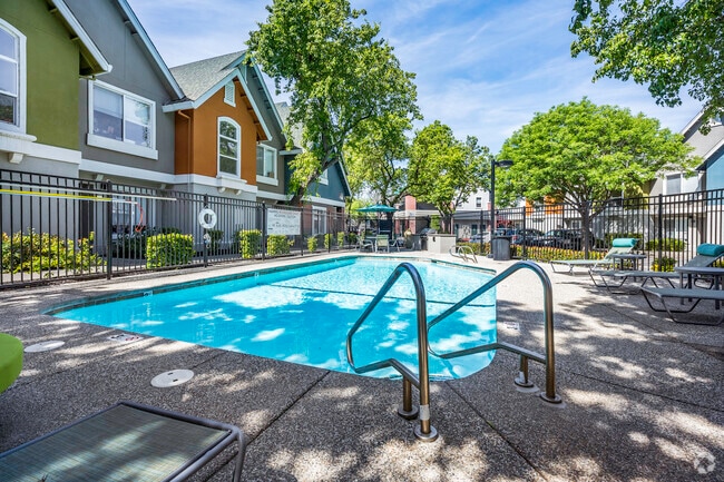Pool - Oakshade Commons
