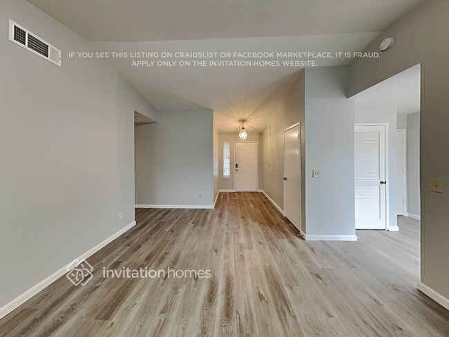 Foto del edificio - 598 Bernier Cir