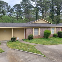 Building Photo - 1625 Riverside Trail NE