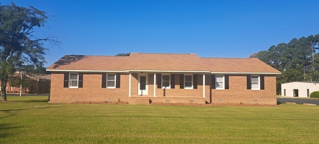 Building Photo - 206 Country Day Rd