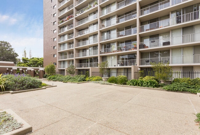Building Photo - 1 Kelton Ct