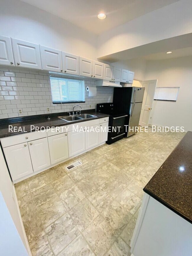 Foto del edificio - 1293 Purcell Ave