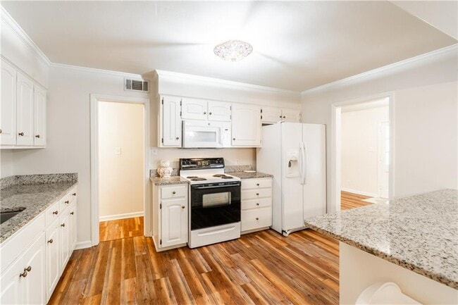 Building Photo - 304 Dogwood Dr
