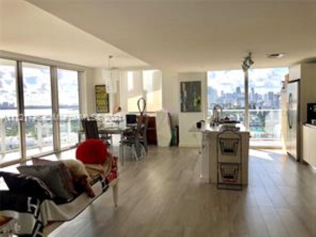 Primary Photo - 4250 Biscayne Blvd