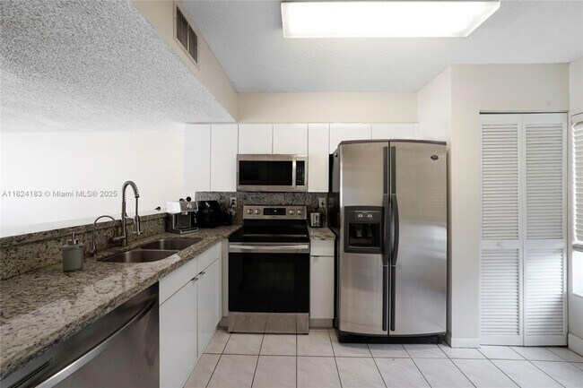 Building Photo - 139 Riviera Cir