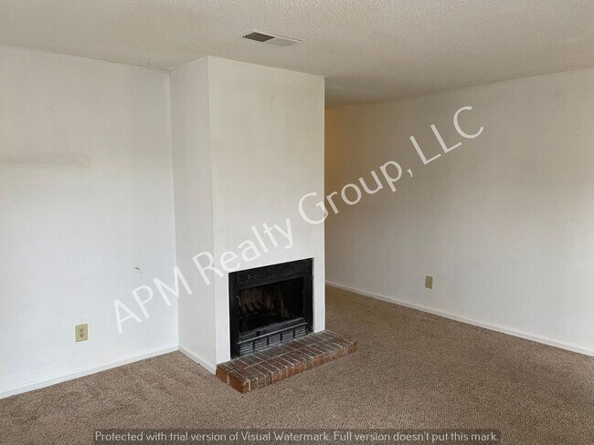 Foto del edificio - Duplex in convenient location