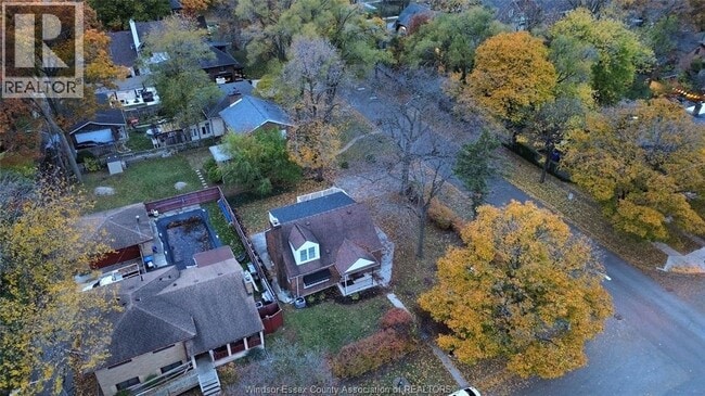 Photo du bâtiment - 909 Monmouth Rd