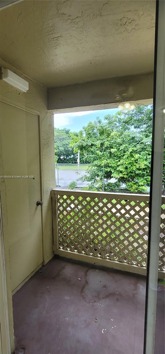 Foto del edificio - 18342 NW 68th Ave