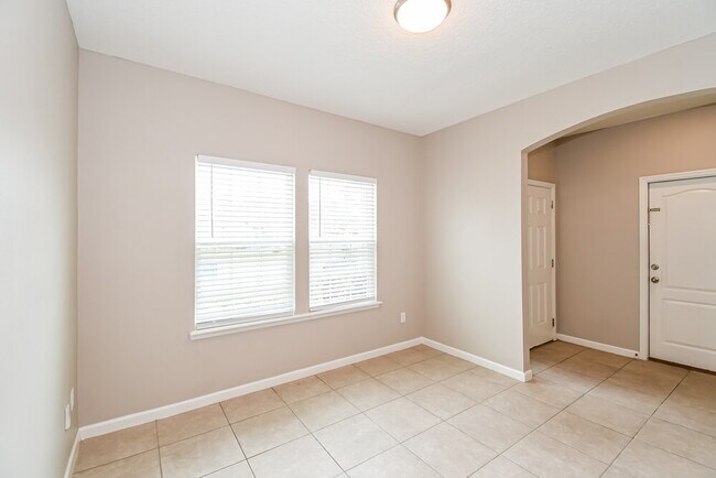 Building Photo - 10992 Haws Ln