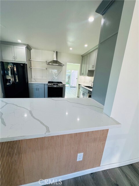 Building Photo - 3634 Caspian Ave