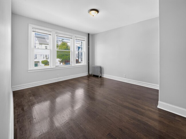 Building Photo - 86 W 45th St