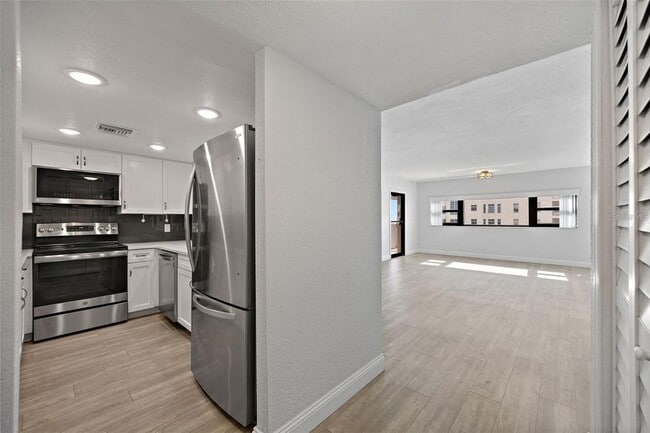 Photo - 4141 Bayshore Blvd Apartment