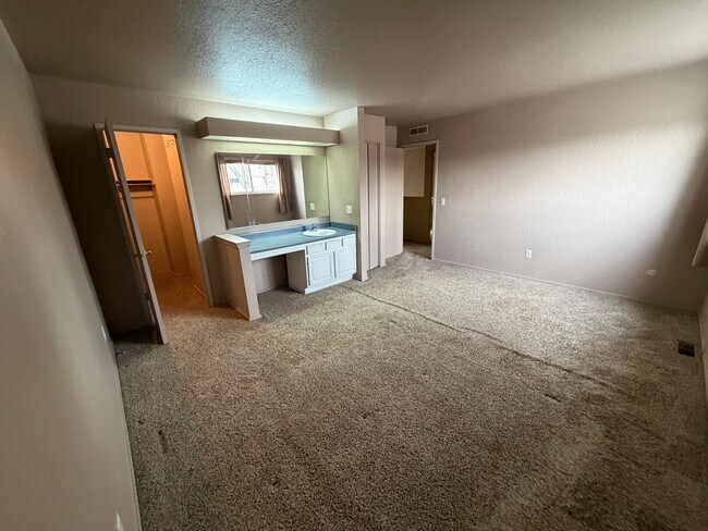 Foto del edificio - Townhome in great West End location