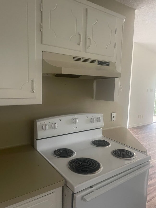 Building Photo - 2/1 ptisd Available for immediate Move in