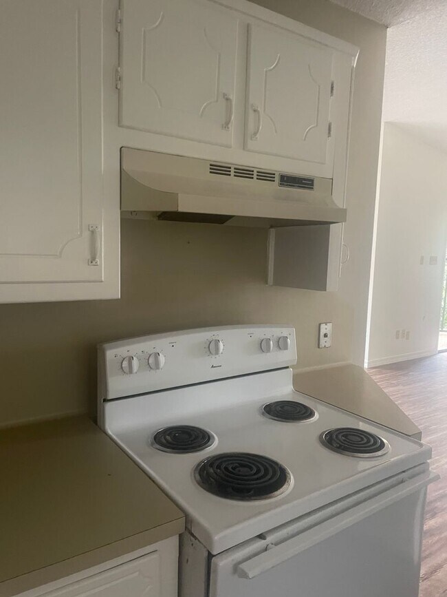 Foto del edificio - 2/1 ptisd Available for immediate Move in