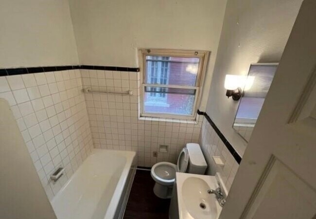 Bathroom - 28 Richmond Ave