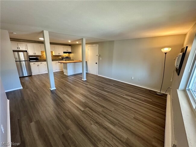 Building Photo - 676 S Shore Ct