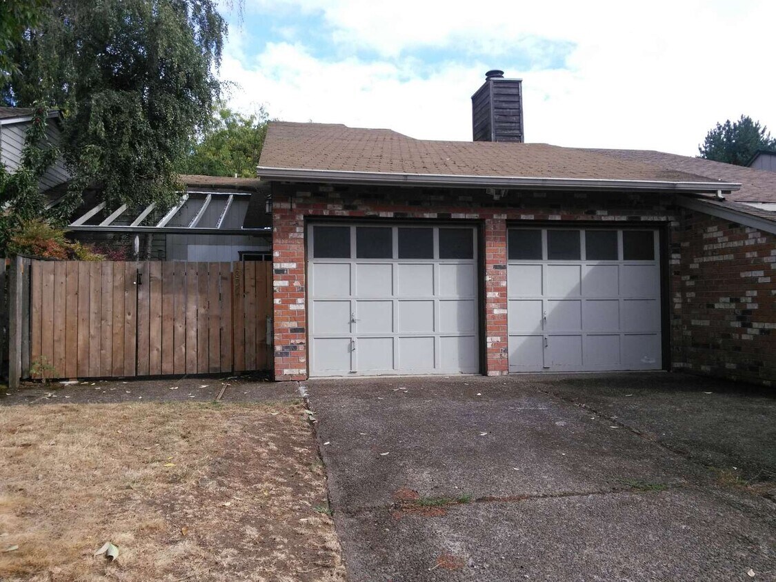 Foto principal - (882) Grant Circle Home - 2 Bedroom / 2 Ba...