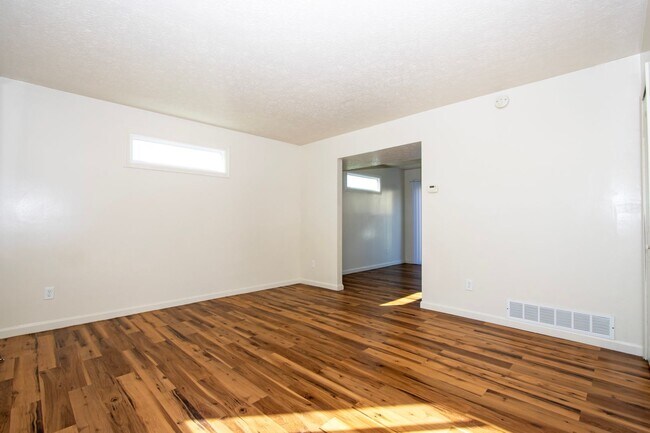 Building Photo - Two Bedroom Apartment