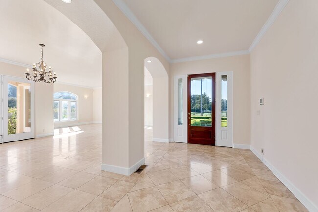 Foto del edificio - Monticello Road Home with Scenic Vineyard Views