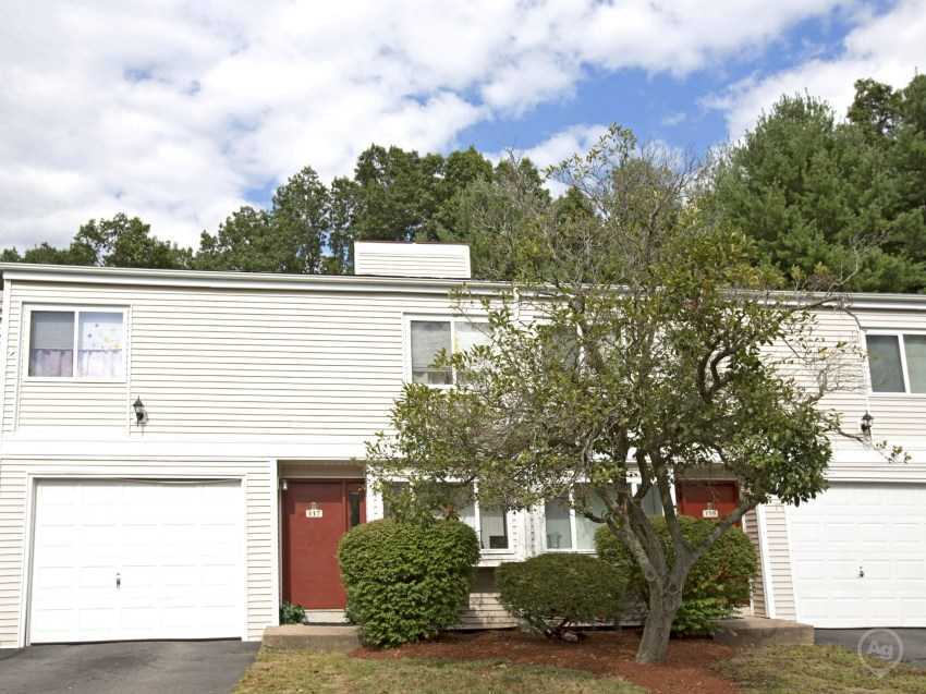 Windsor Crossing Apartments in Bloomfield, CT