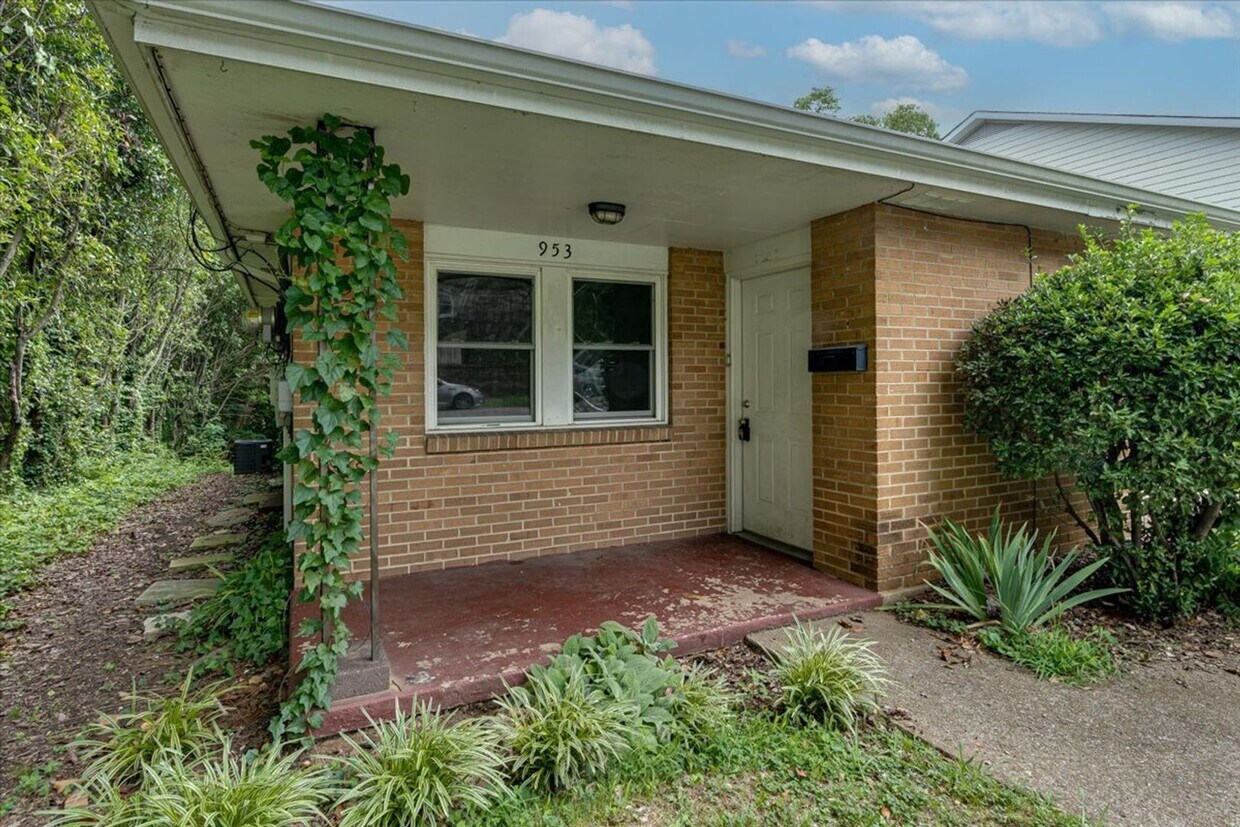 Foto principal - Great 2 bedroom close to UTC!