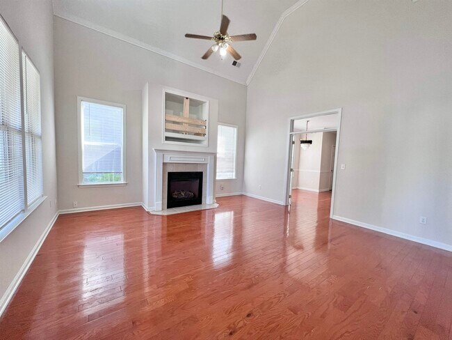 Building Photo - 1249 Island Pl E