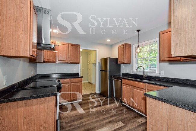 Building Photo - Updated 3 bedroom rancher!
