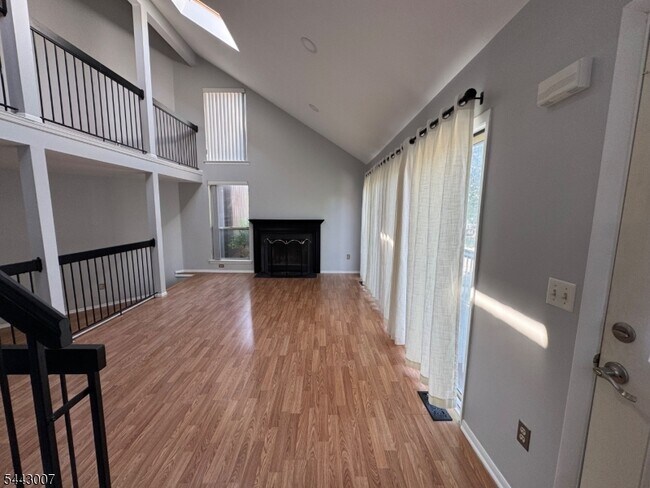 Foto del edificio - 3811 Bloomingdale Dr