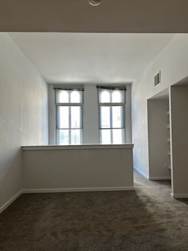 Building Photo - Welcome to Urban Elegance in the Heart of ...