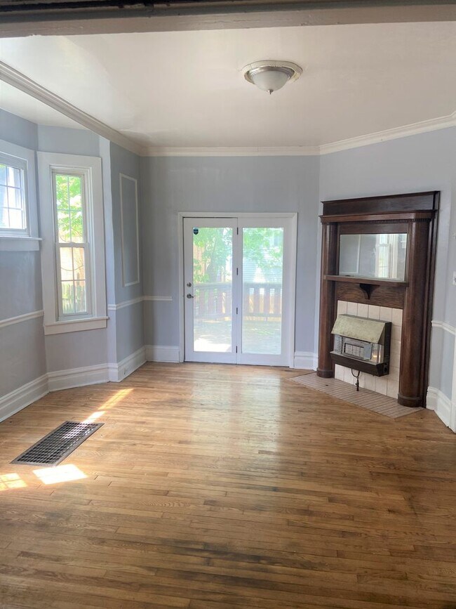 Foto del edificio - Beautiful 4 Bedroom Home In Mt. Oliver.  T...