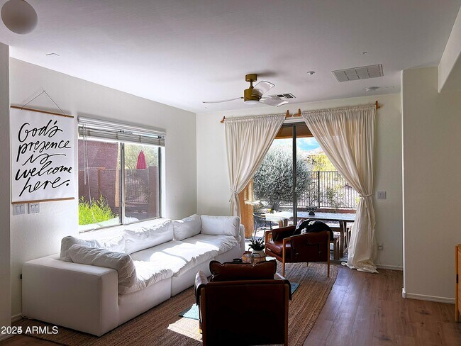 Building Photo - 1702 W Owens Way