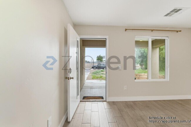 Foto del edificio - 1121 E Apache St