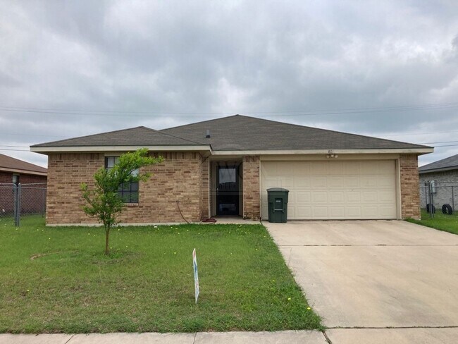Building Photo - 621 Deloris Dr