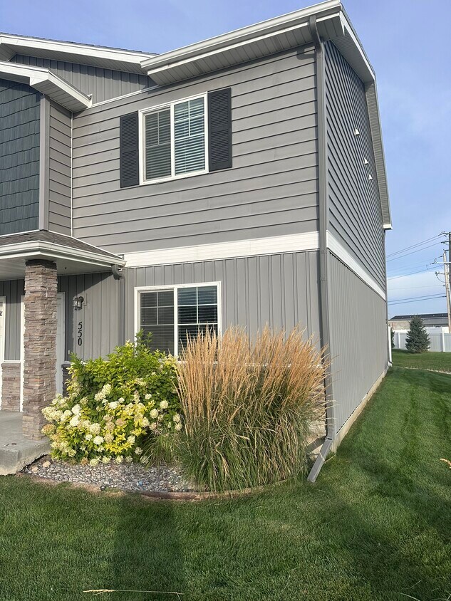 Primary Photo - 550 Trails End