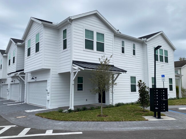 Building Photo - Brand New Constructed Townhouse in South Tampa - Available October 2024