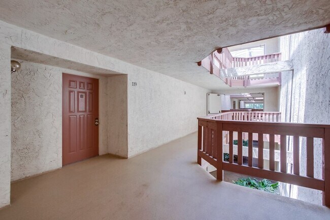 Building Photo - Available Now! 2 Bedroom Apartment