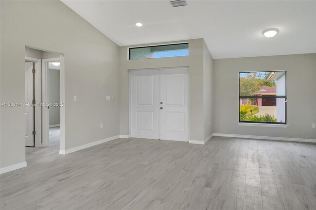 Foto del edificio - 1002 Atherton Ave